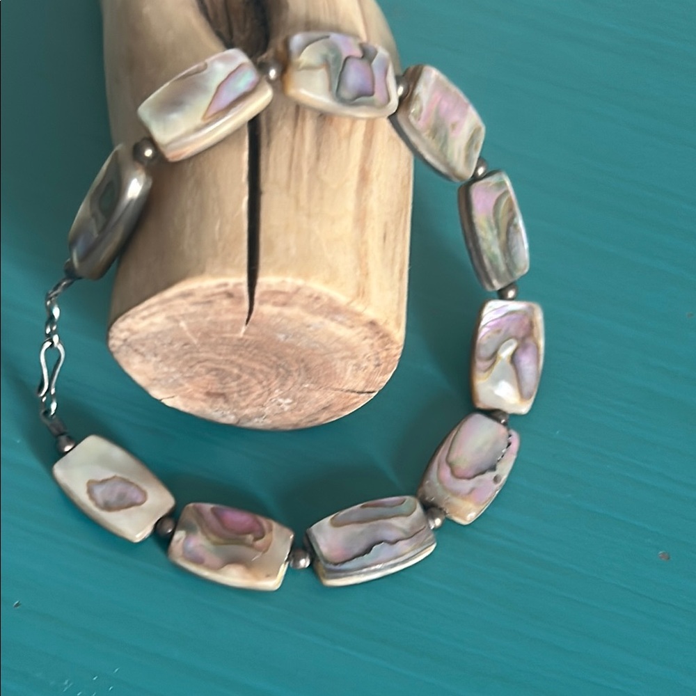 Abalone Shell Iridescent Bead 8” Bracelet
